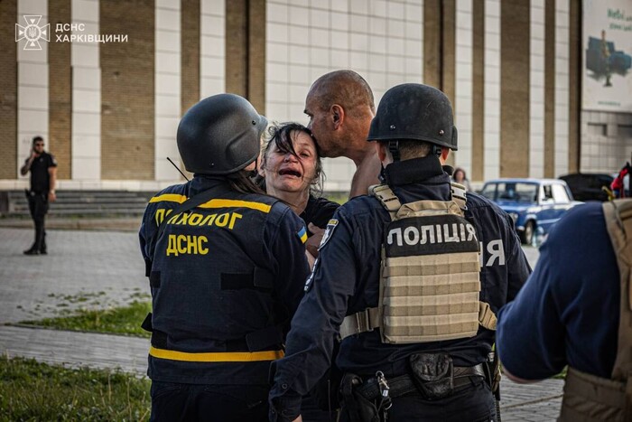 Харківські рятувальники загасили пожежу на місці удару по «Епіцентру» (фото)