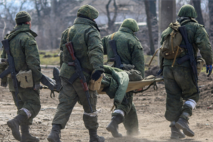 Рашисти змушені звозити на окуповані території лікарів з РФ: названо причину