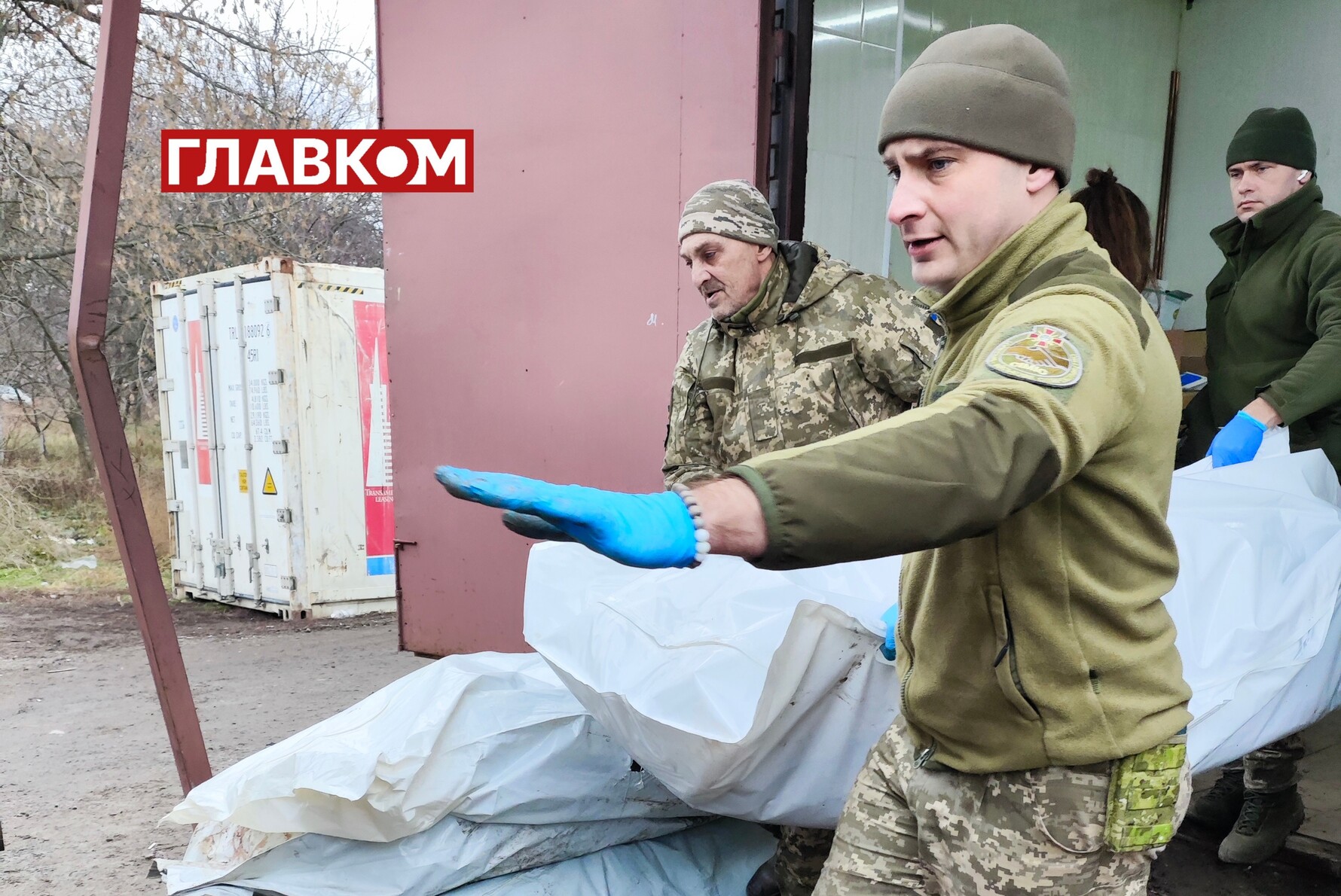 Ті, хто шукає тіла і рятує душі загиблих на війні