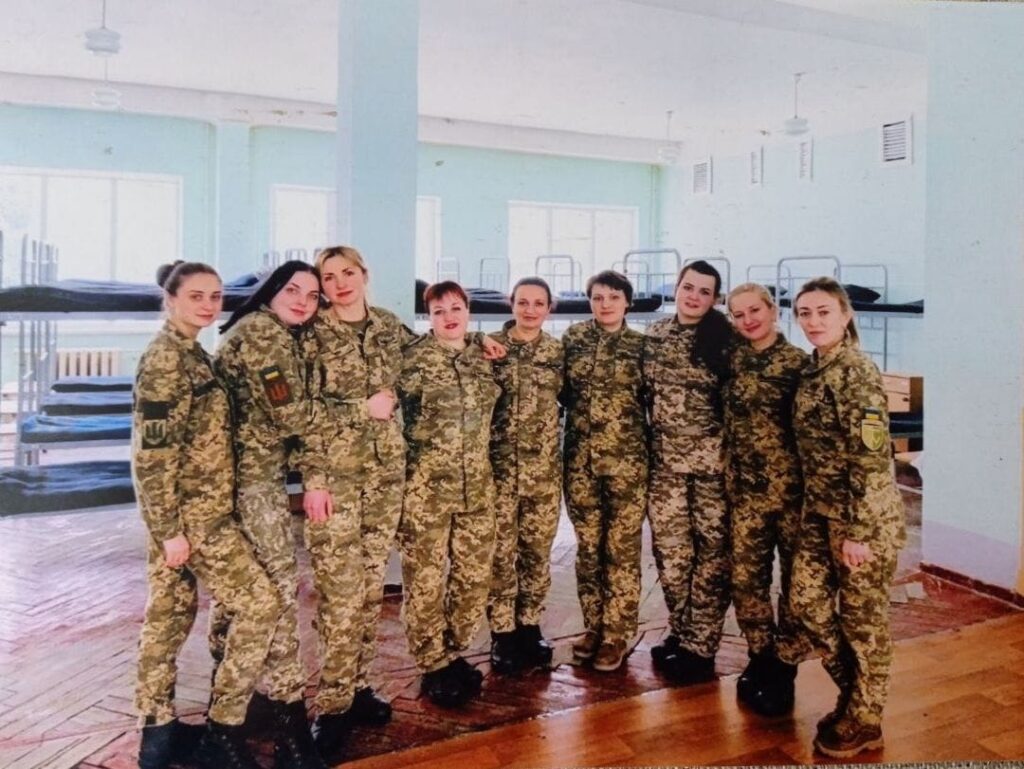 Юлія Пастернак у навчальному центрі «Десна» успішно пройшла курс «Фахова підготовка бойового медика взводу. Домедична допомога в умовах бойових дій» і здобула кваліфікацію бойового медика