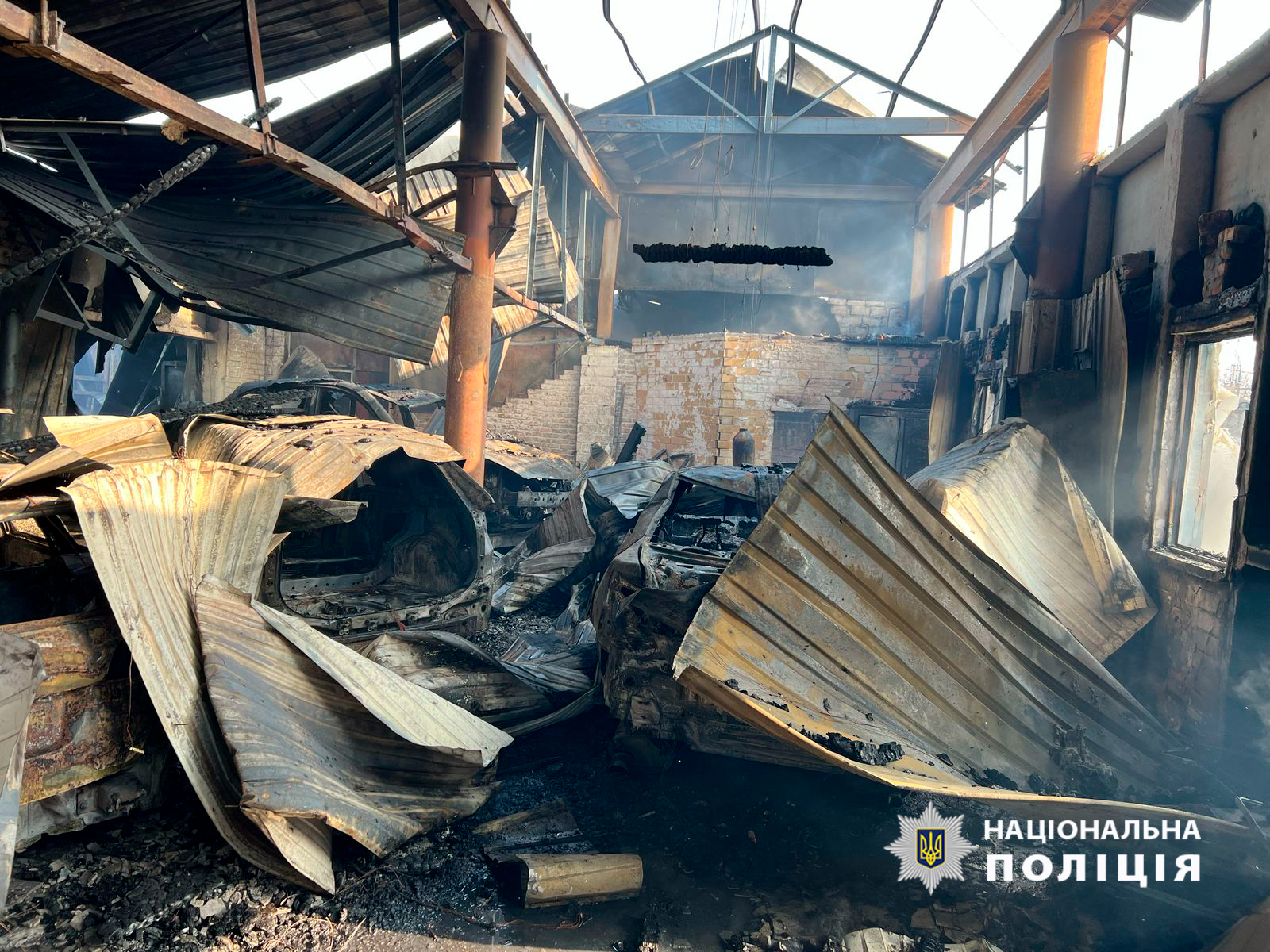 На місці працює слідчо-оперативна група Дніпровського управління поліції, яка зʼясовує причину загорання