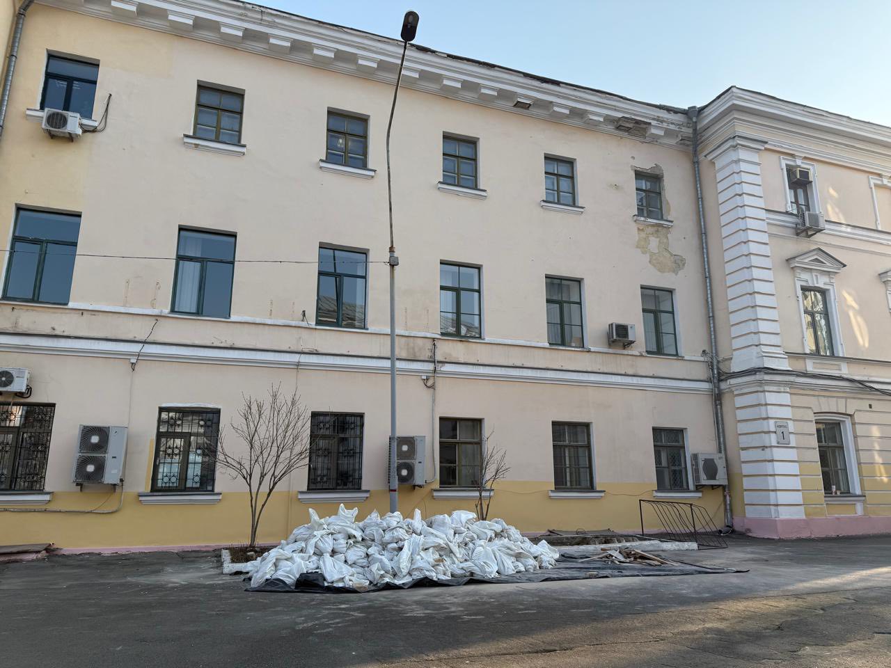 На Контрактовій площі розбирають корпус-пам'ятку Києво-Могилянської академії 1822 року побудови